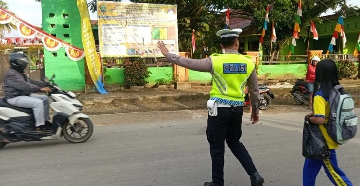 Sat Lantas Polresta Bulungan Laksanakan Strong Poin di Depan SDN 002 Tanjung Selor